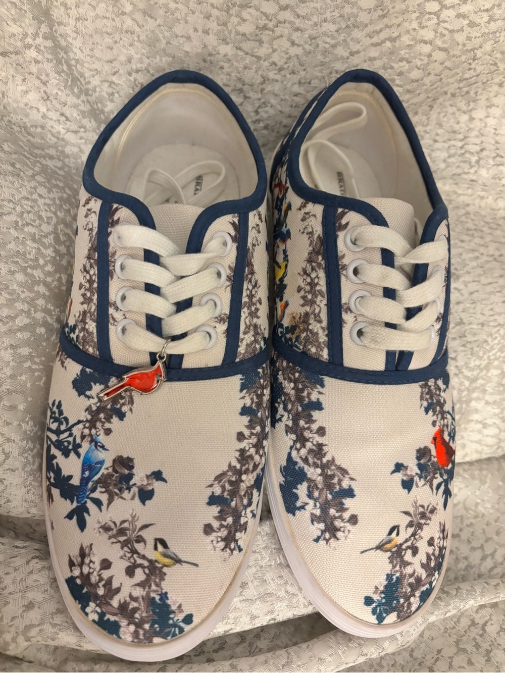Bradford Exchange Songs of Spring Bird Sneakers Size 9 Cottagecore Grandmacore - Picture 8 of 11